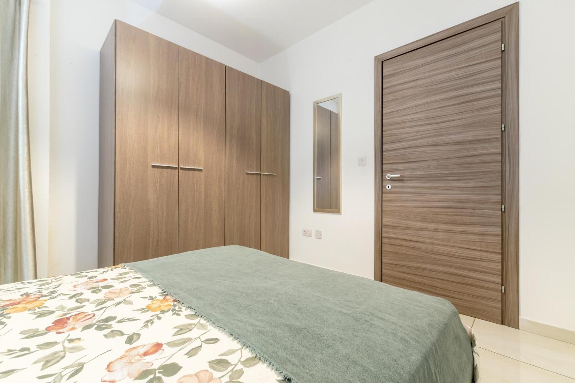 Modern And Spacious Close To The Sea Apartment *