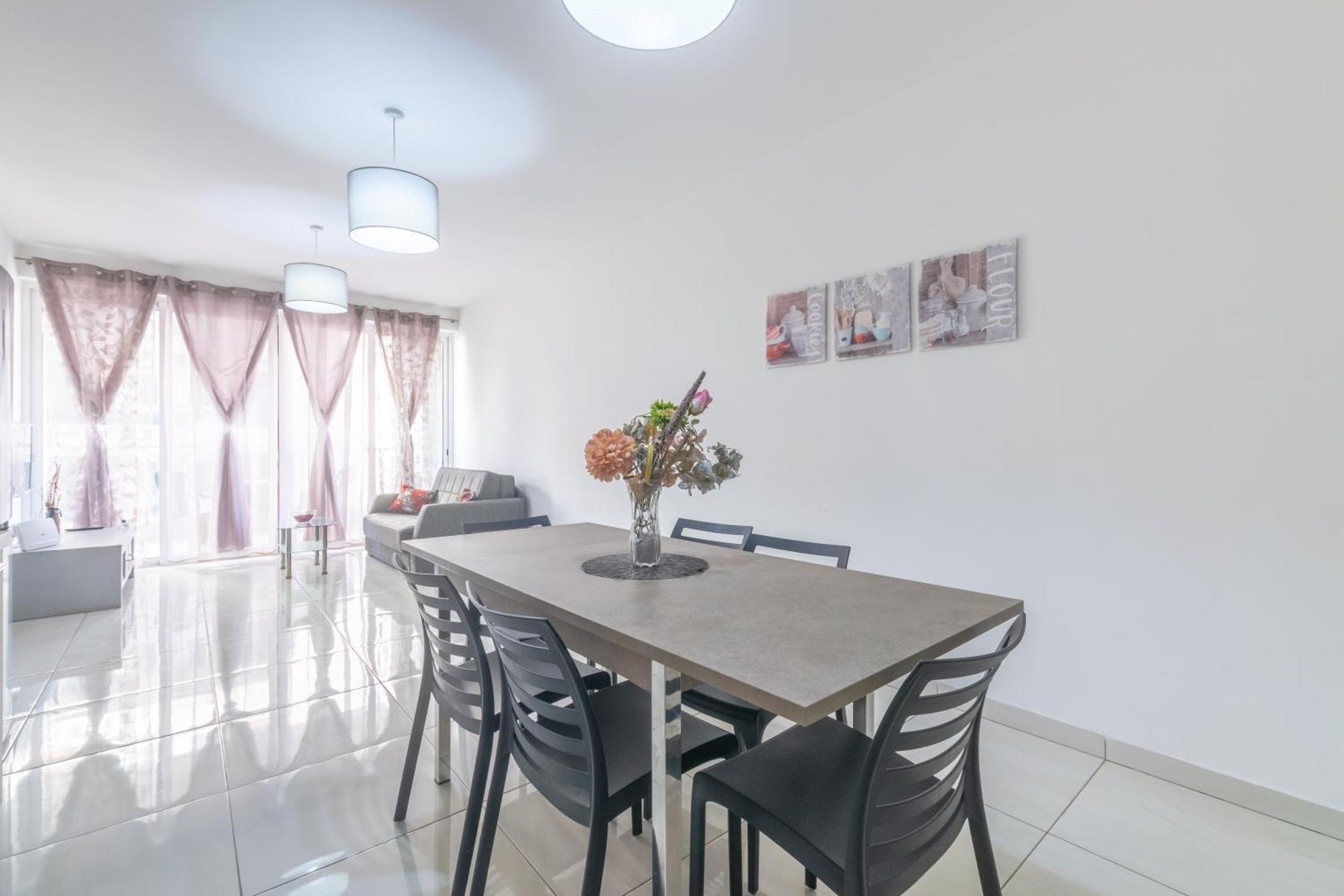 Apartment Modern And Spacious Close To The Sea St. Paul's Bay