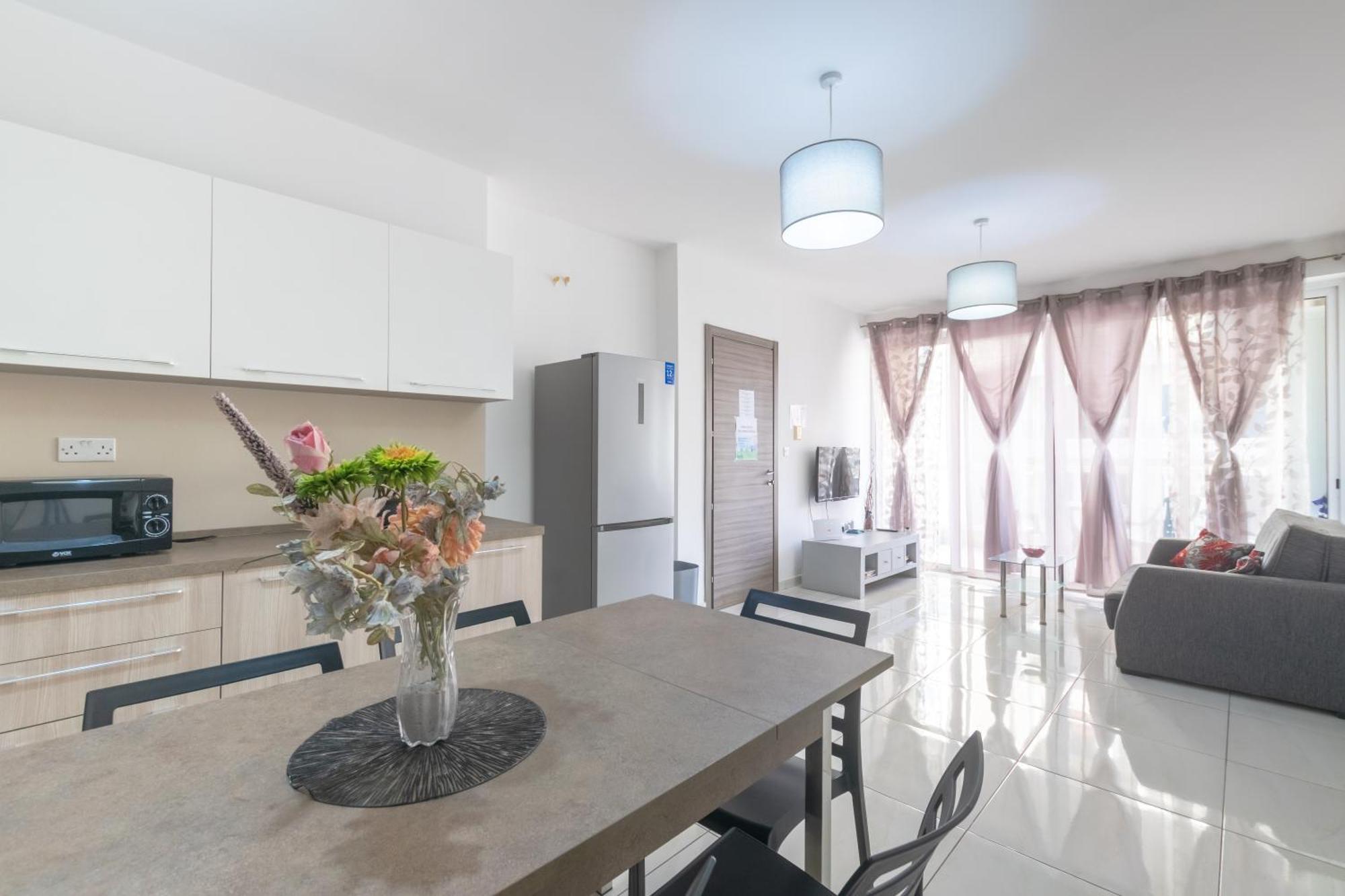 Modern And Spacious Close To The Sea Apartment *